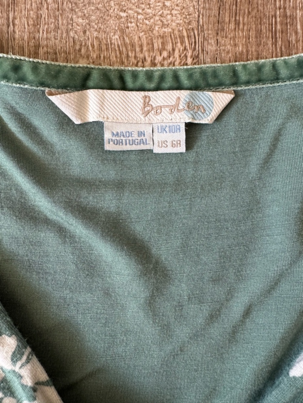 Boden Green Floral Midi Dress with White Daisies - Picture 4 of 4